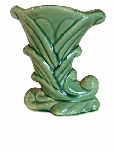 Vintage Shawnee Pottery Cornucopia Vase No. 835 Emerald Green USA 1940s 1950s