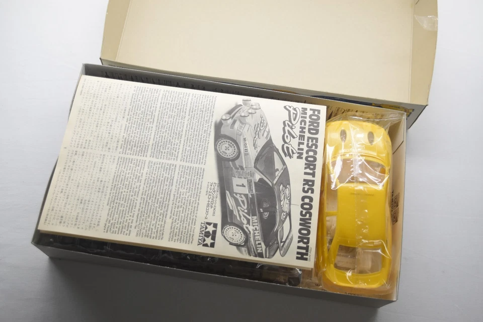 Tamiya 1/24 Ford Escort RS Cosworth Kit modellino da costruire 1993 completo - Immagine 2 di 4
