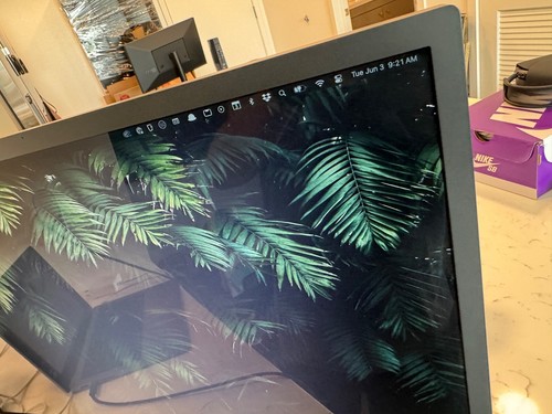 LG 24MD4KL-B UltraFine 24” IPS LED UHD Monitor - Black - Photo 4/7