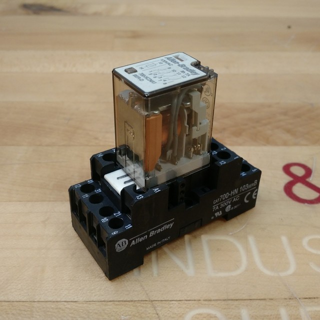 Allen Bradley 700HC24A1/D Pilot Duty Relay 120VAC, 7Amp, w/ 700HN 103