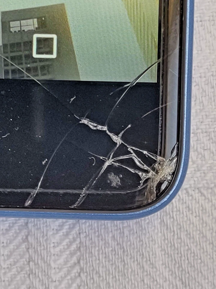 SMARTPHONE MEDIACOM PHONEPAD DUO S7 DUALSIM 5,5" QUADCORE - USATO SCHERMO ROTTO - Immagine 3 di 3