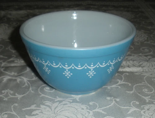 Vintage Pyrex #401 Snowflake Garland Mixing Nesting Bowl Blue 1 1/2 Pint