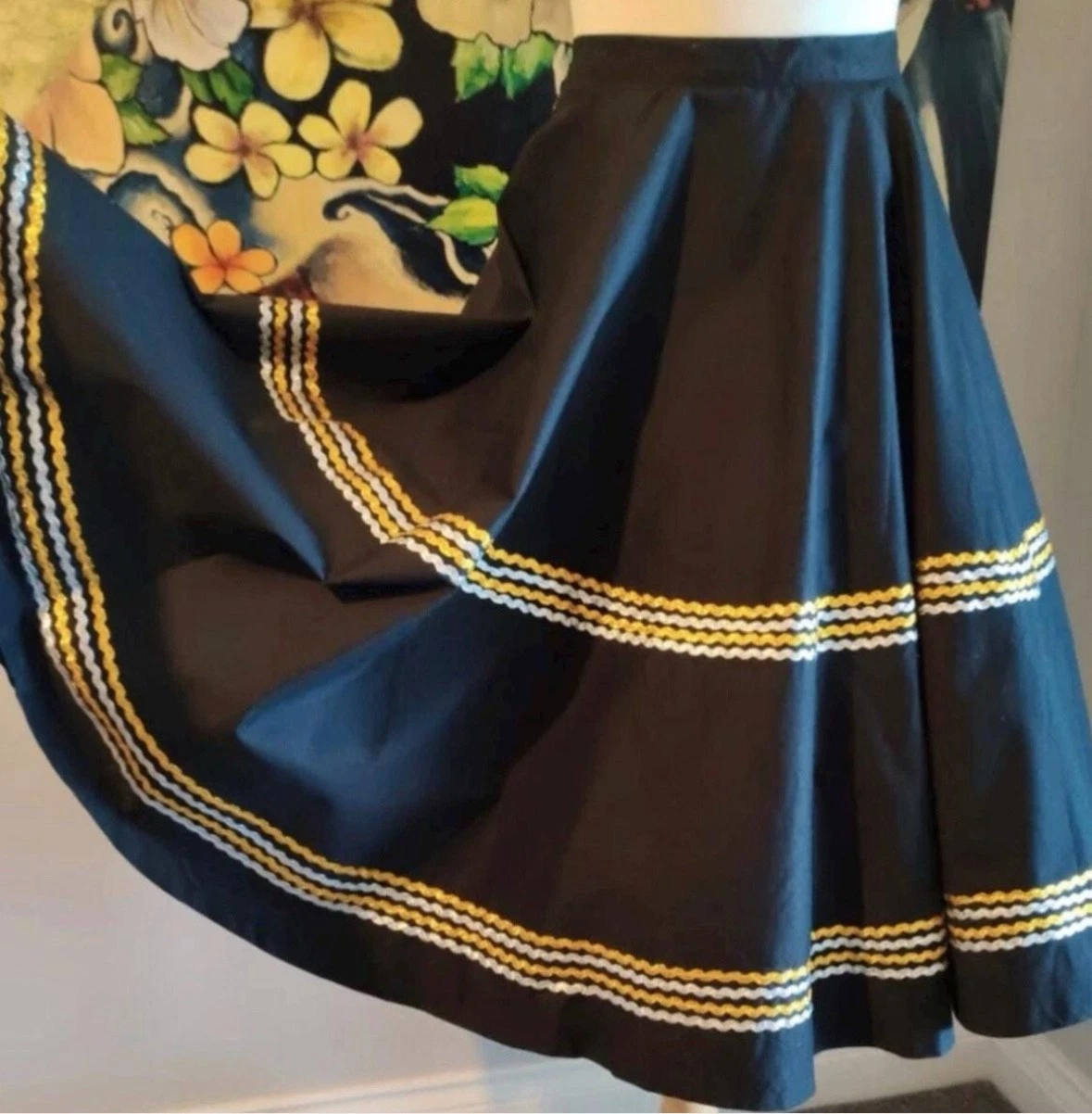Vintage 50s style retro Mex black full circle skirt gold silver trim rockabilly
Opens in a new windo