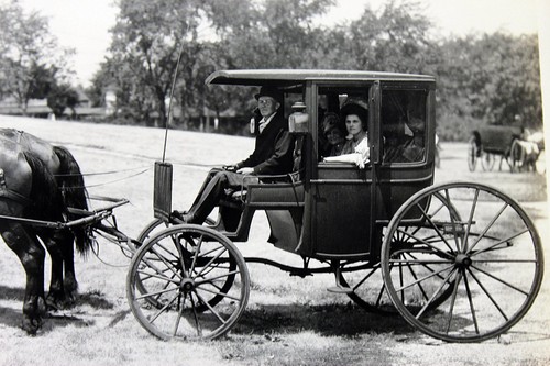 1930 Pickwick Greyhound Travel Parade Vintage B&W 8x10 Photo Horse-Drawn Wagon - Picture 2 of 6