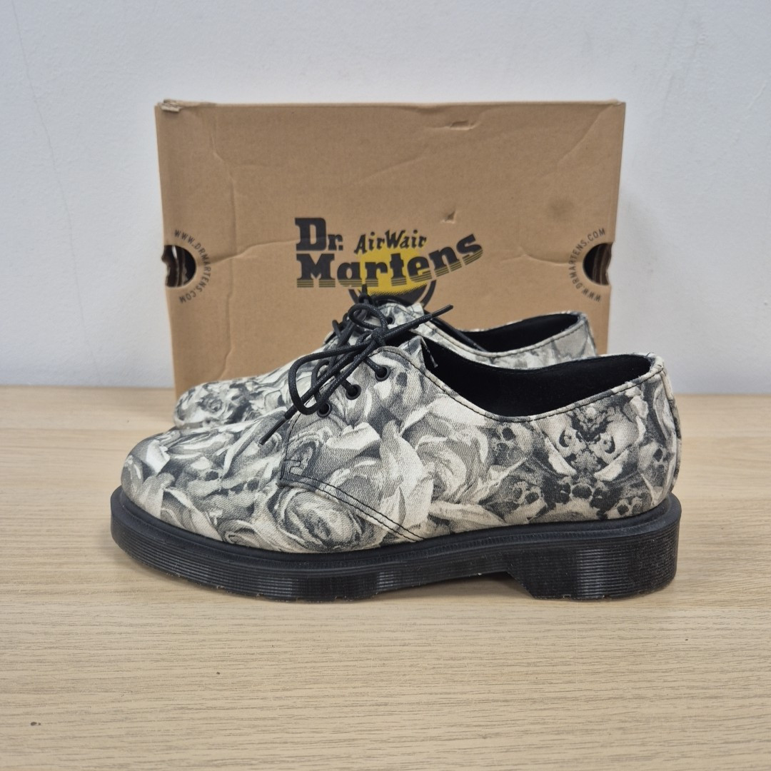 Dr. Martens UK5 ドクターマーチン　LESTER スカルローズ Dr. Martens UK5 ドクターマーチン LESTER スカルローズ 靴