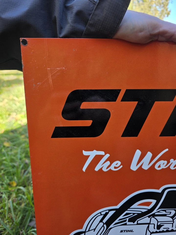 DE COLECCIÓN ENORME STIHL LAS MEJORES MOTOSIERRAS DEL MUNDO LETRERO DE PORCELANA 24"X 18" Foto 2 de 4