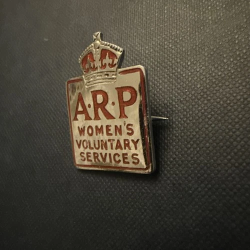 WW2 Air Raid Precautions / ARP Women's Voluntary Services Pin Badge incl Box