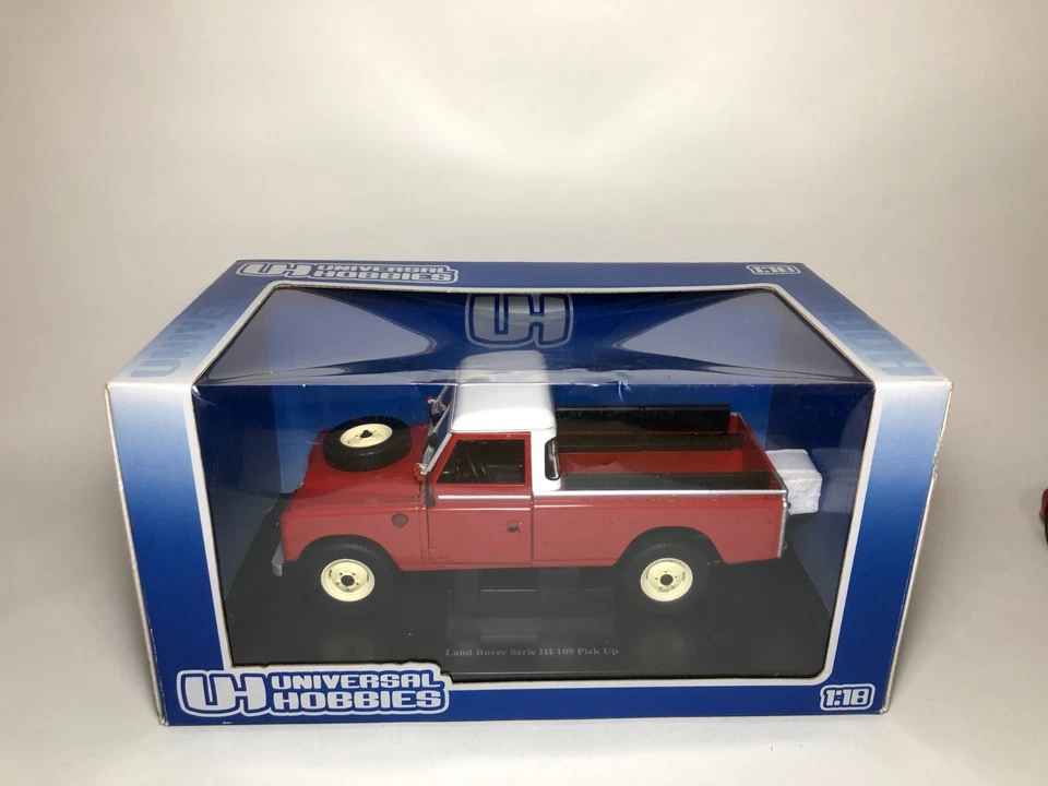 1/18 UNIVERSAL HOBBY LAND ROVER Serie III 109 Pick Up - Immagine 2 di 4