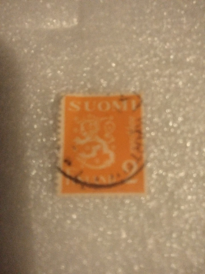 Raro sello finlandés Suomi 2 Markkaa rojo blanco león con espada Finlandia Laponia Foto 2 de 4