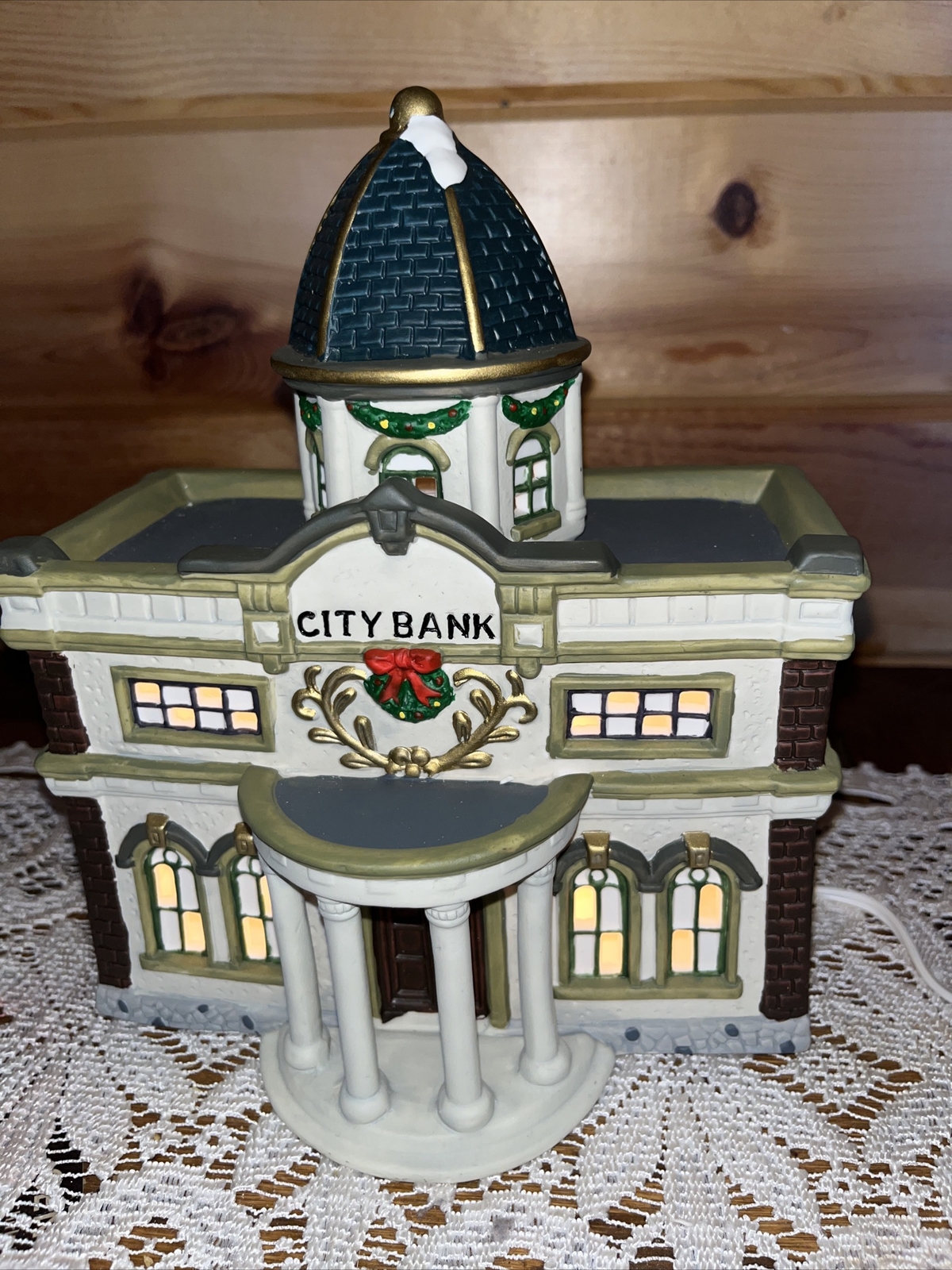 City Bank Copperfield Keepsake Porcelain Lighted House Original Box