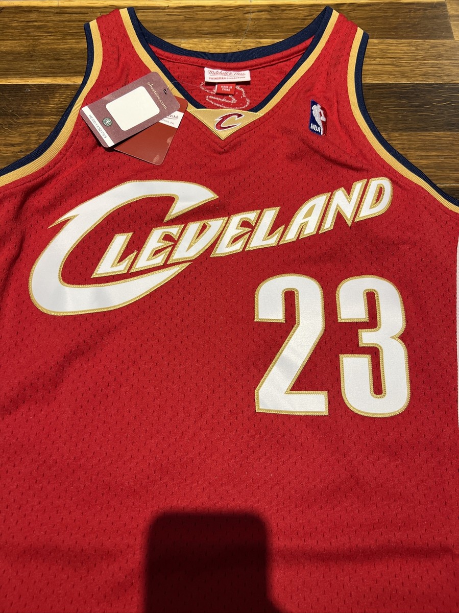 New 2003 Lebron James Cavaliers Mens Size L Red M&N Swingman