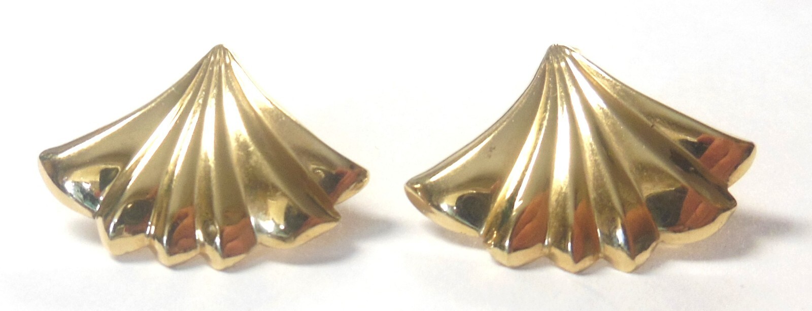 Solid 14K Yellow Gold Fan Shape Shell Design Post… - image 1