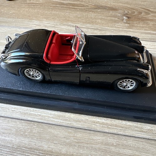 1948 Black Jaguar XK 120 Roadster Red Interior Burago Die Cast Model 1:24 Italy - Picture 13 of 16