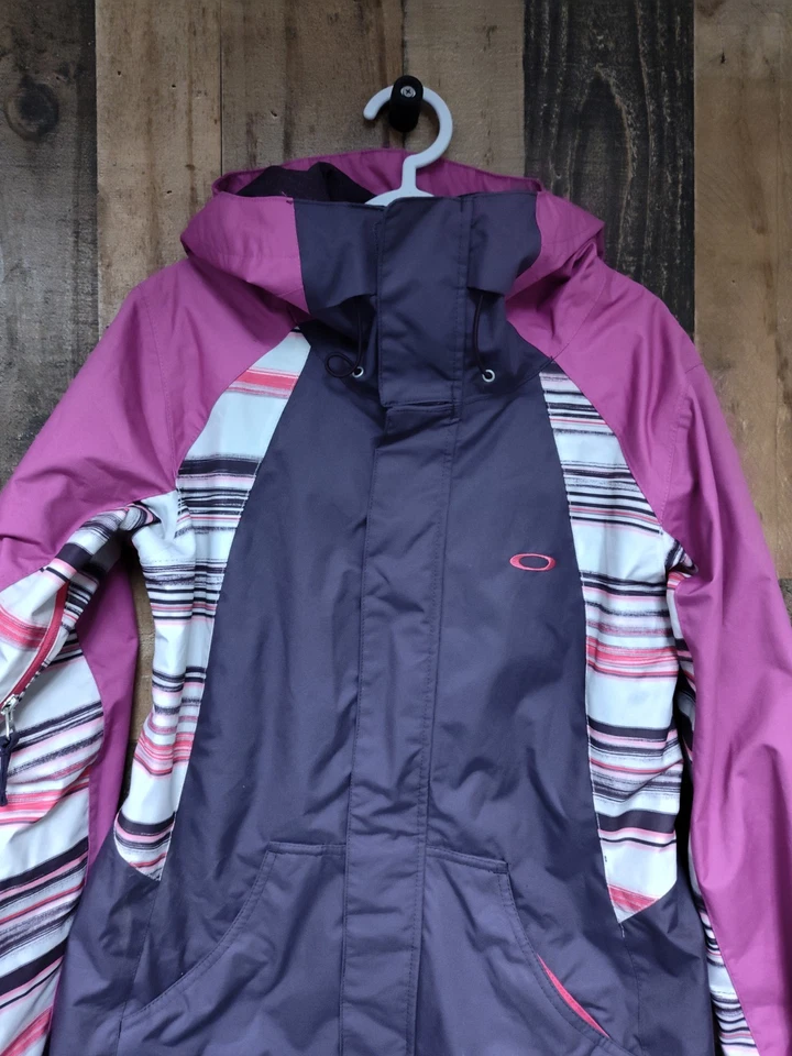 🏔️ Chaqueta de esquí para nieve Oakley para mujer - pequeña - negra blanca púrpura fucsia - con capucha Foto 3 de 4