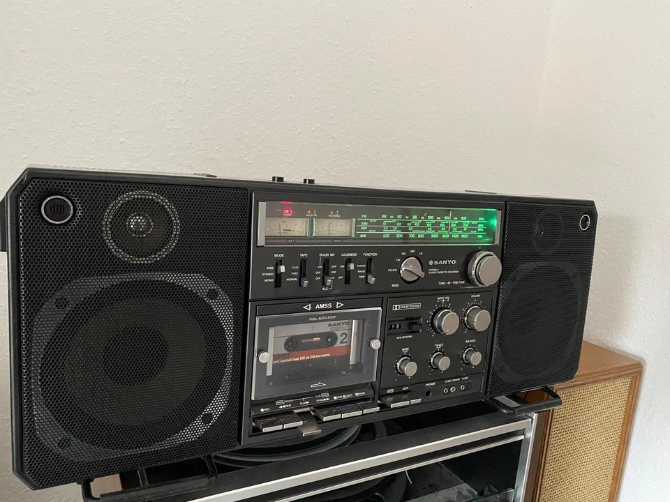 BOOMBOX SANYO M 9998LU STEREO RADIO-TAPE-CASSETTE RECORDER Ghettoblaster !!TOP!! - Bild 2 von 4