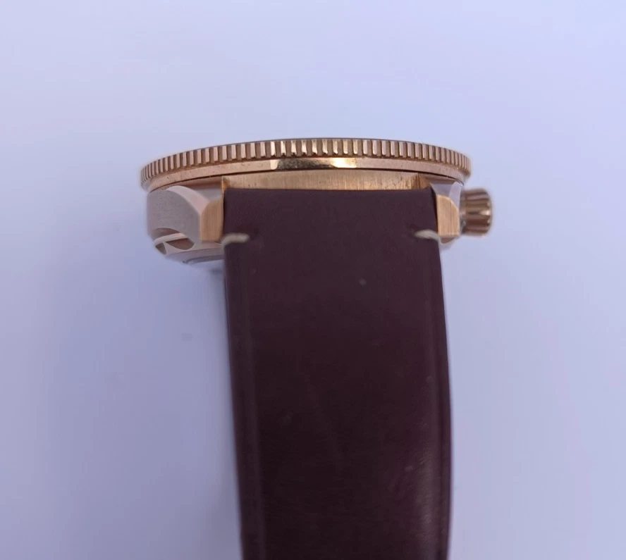 Omega Seamaster 300 41 mm bronce oro sobre correa de cuero Foto 4 de 4