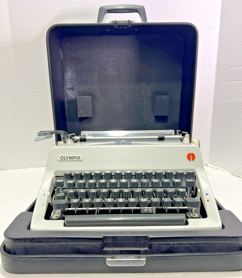 Olympia De Luxe Vintage Portable Manual Typewriter Steel With Case
