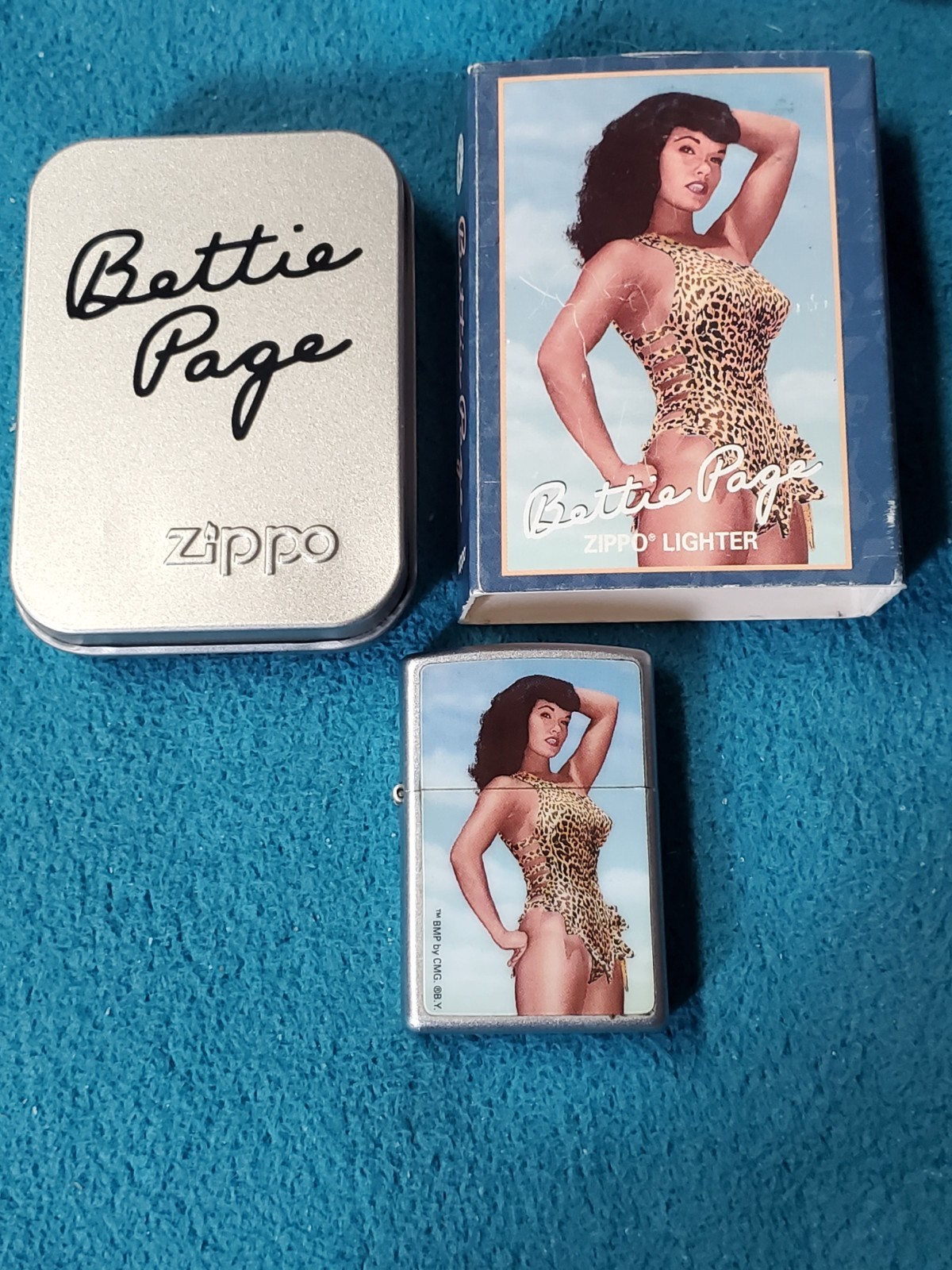 & Tin  Sexy Pin-up Bettie Page 2000 Dark Horse Jim Silke Y2k