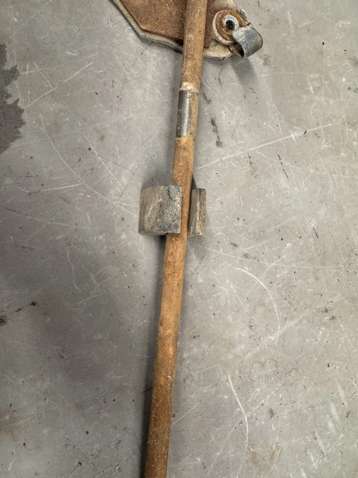 Ford Fairlane 1961-1965 Motor Pedal de gasolina Acelerador Enlace Soporte de retroceso Foto 3 de 4