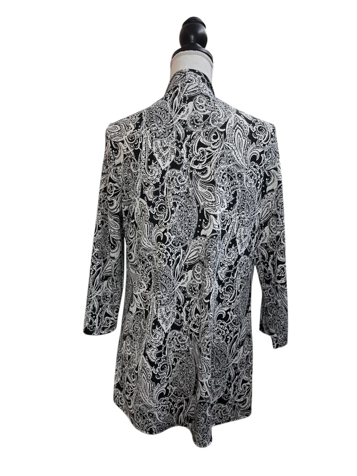 Cárdigan Suéter Marca Slinky Para Mujer Mediano Blanco Negro Estampado Paisley Frente Abierto Foto 3 de 4