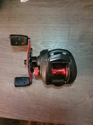 #ad Abu Garcia Black Max Baitcasting Reel 6 4 1 with 5 Bearings Left Hand Used 0 Dmg $40.00