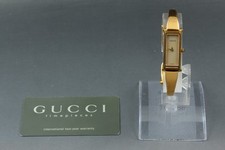Near MINT Gucci 1500L Women's Quartz Watch White shell Bangle Swiss From JAPAN