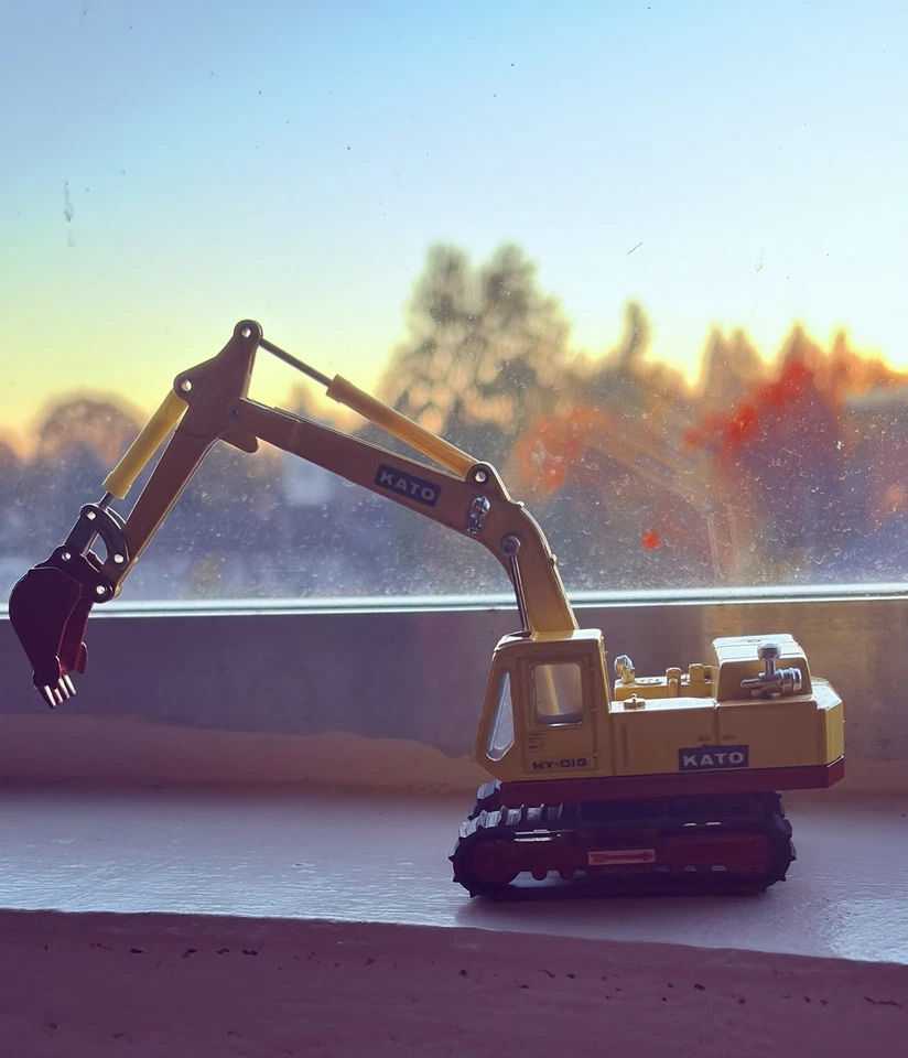 SHINSEI - KATO HD-850G Fully Hydraulic Excavator 1:64 - Image 4 of 4