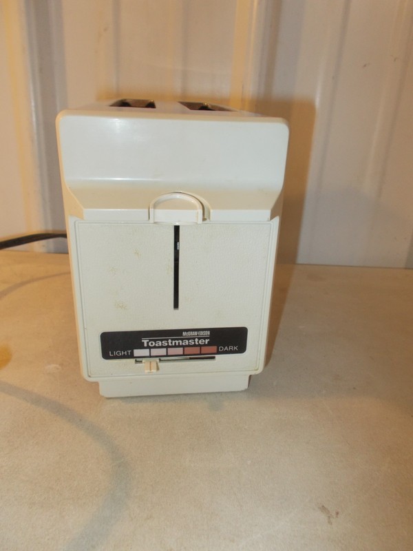 Vintage CHROME Toaster Model B701 Toastmaster 2 Slice Toaster ALMOND
