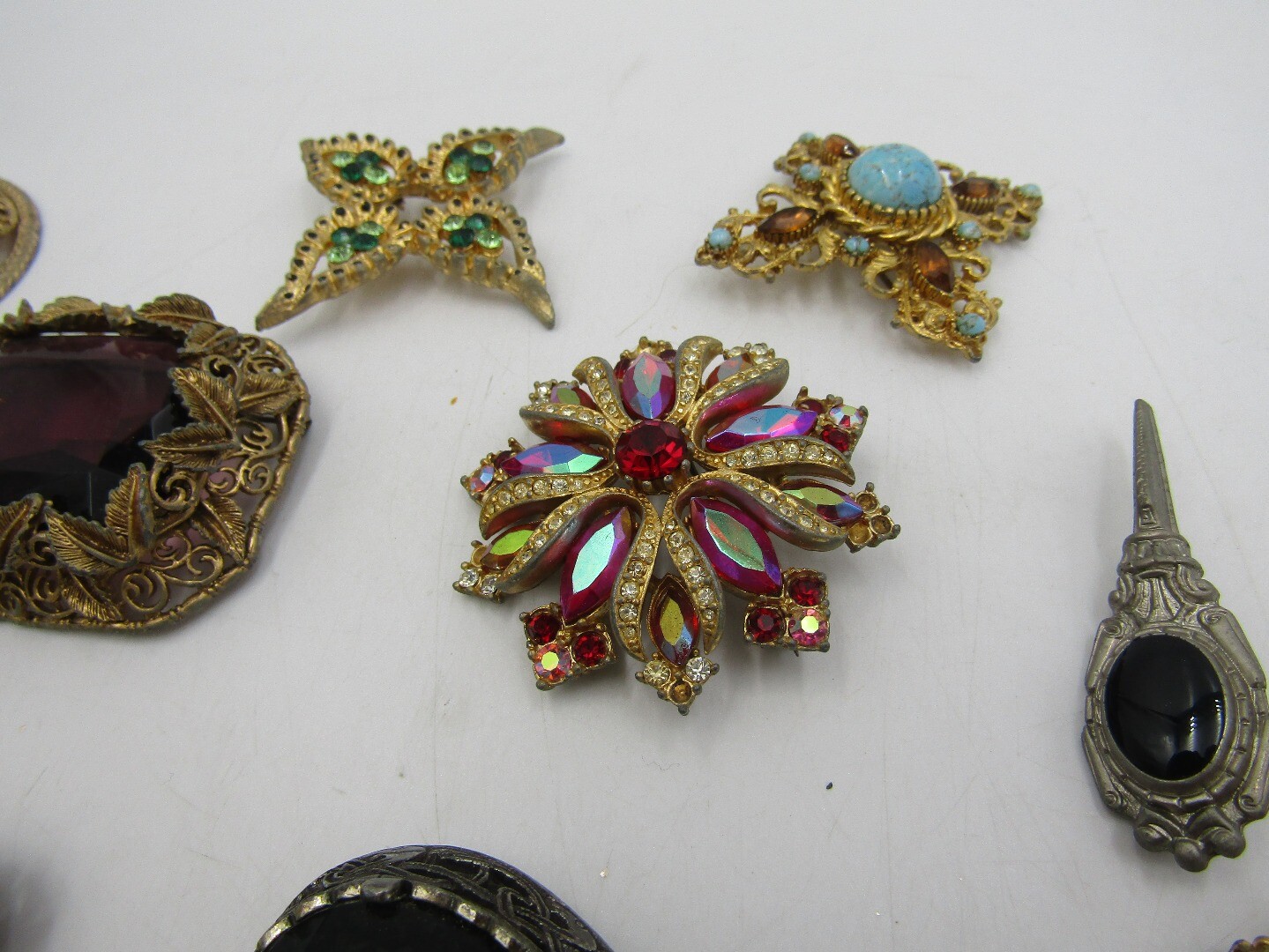 Small Bundle of Assorted Vintage Brooches & Pins Various Designs and Colours eBay