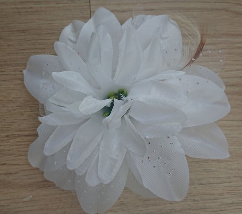 White And Black Flower Hair Clip Wedding Prom Ballet Performance Party Event 1pc - Picture 7 of 10