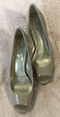 bandolino nude pumps
