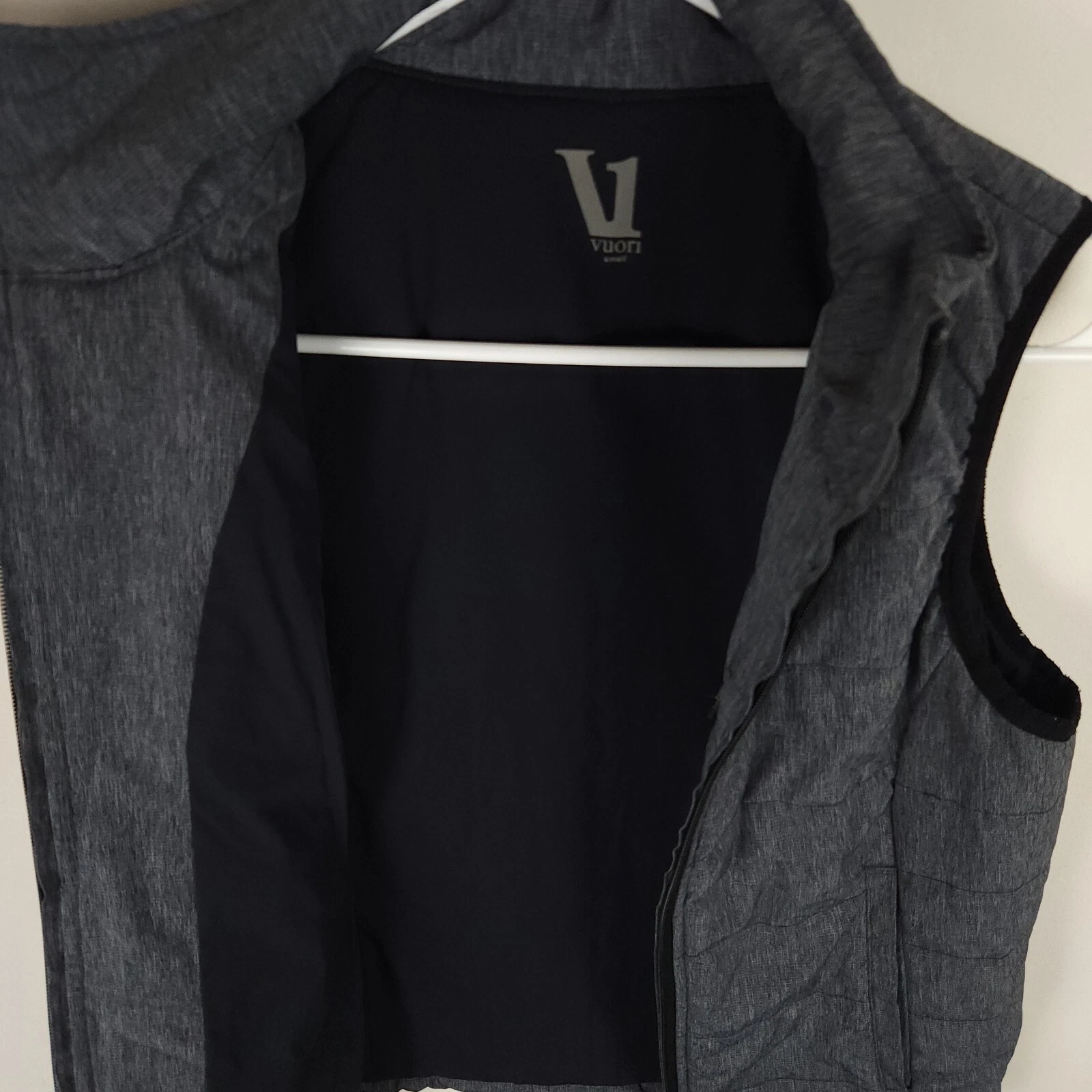 vuori full zip puffer sleeveless pockets polyester jacket