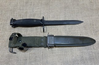 VINTAGE U.S. MILITARY M7 BAYONET WITH ORIGINAL M8 SCABBARD