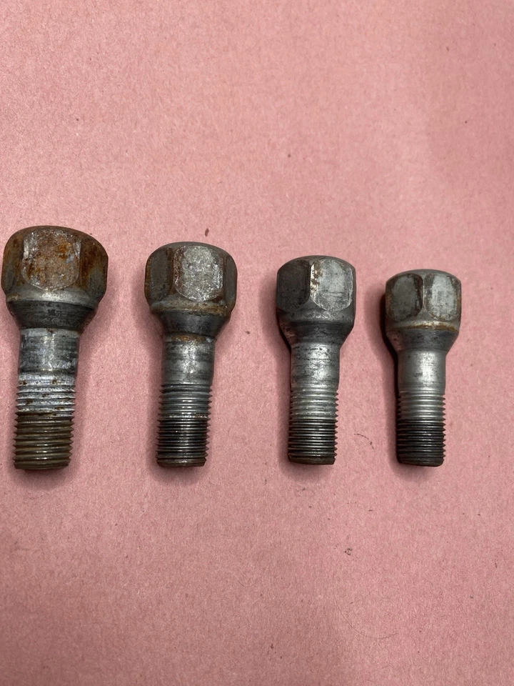 Maserati Spyder Coupe Gransport GT M138 tuerca perno perno x5 OEM P/N 193025 Foto 3 de 4