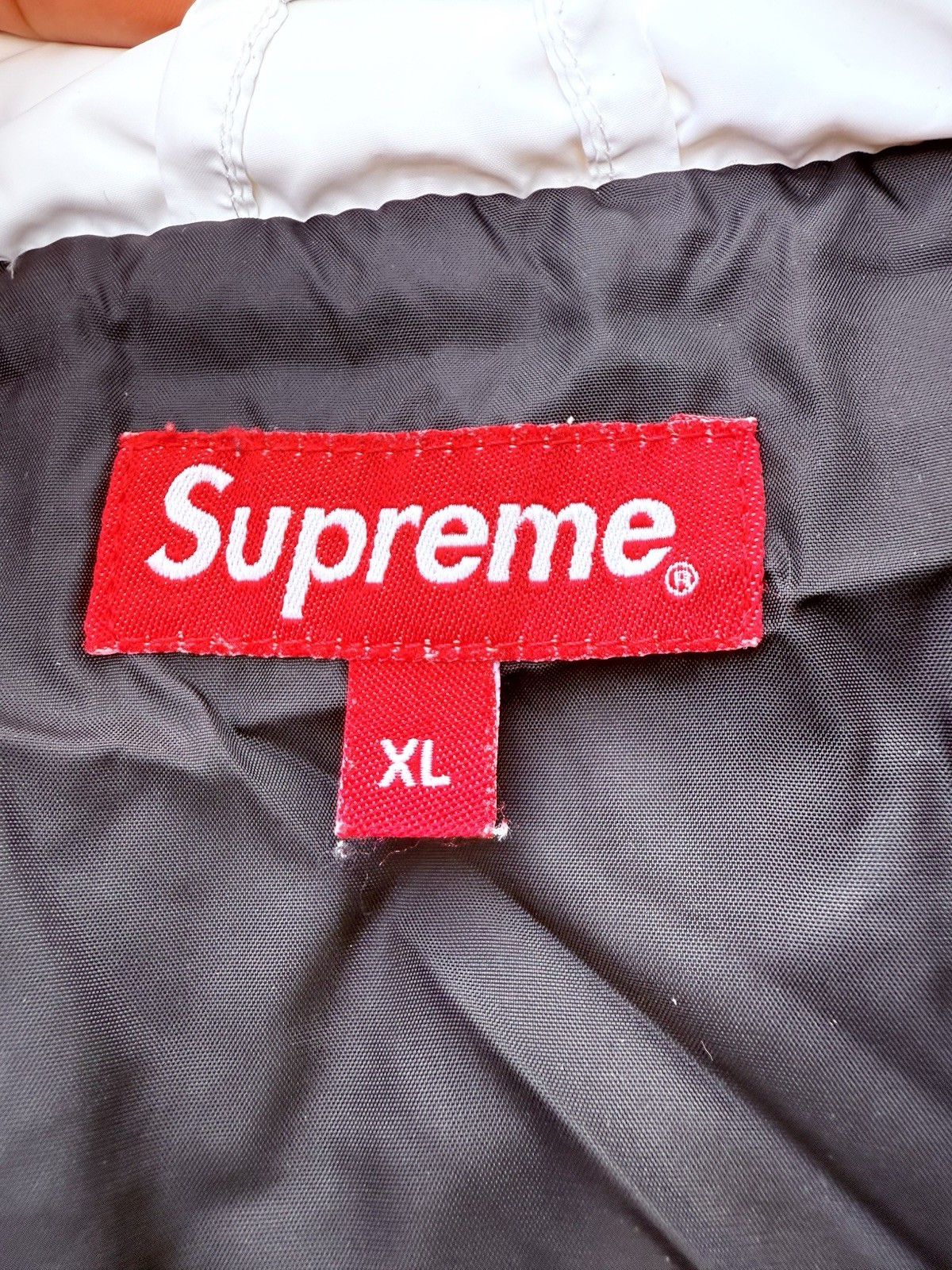 FW16 Supreme Logo Tape Puffy Jacket Size XL White Puffer Water