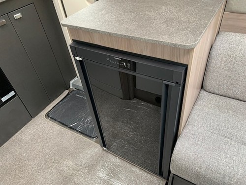 BRAND NEW! 2025 Sprite Exclusive Compact - Lightweight 2 berth - was £24,105 - Picture 6 of 13