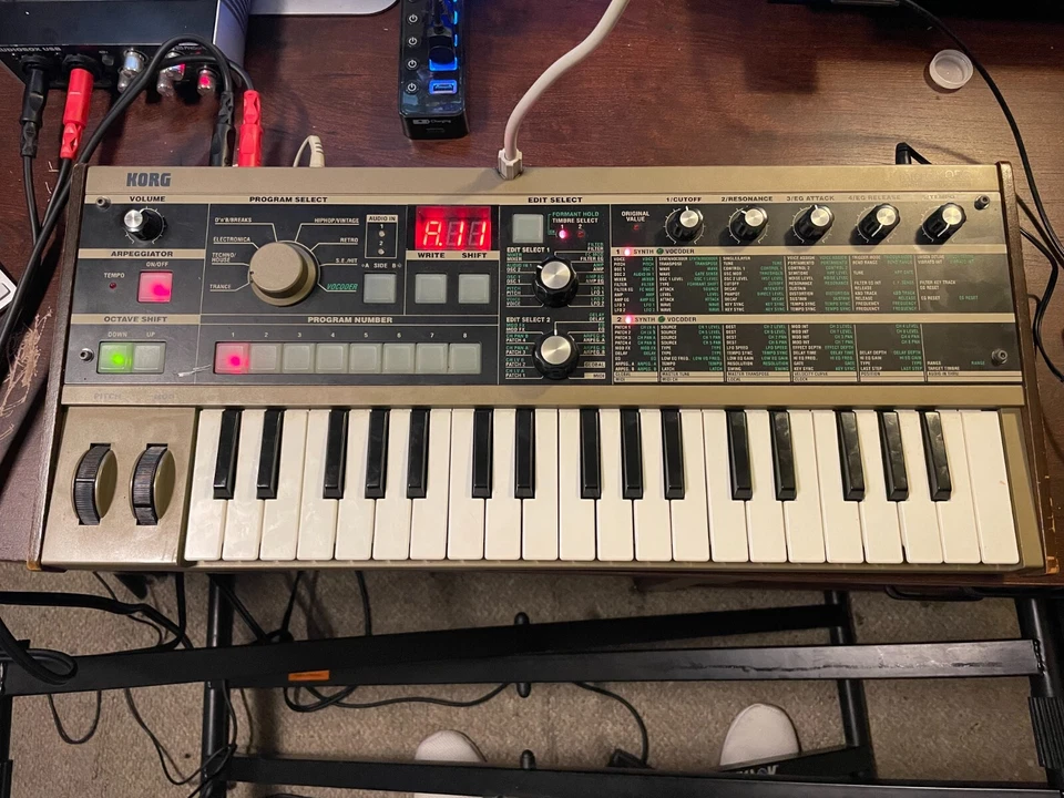 Korg MICROKORG 37 Keys Analog Modeling Synthesizer/Vocoder (Brown) - Image 3 of 3