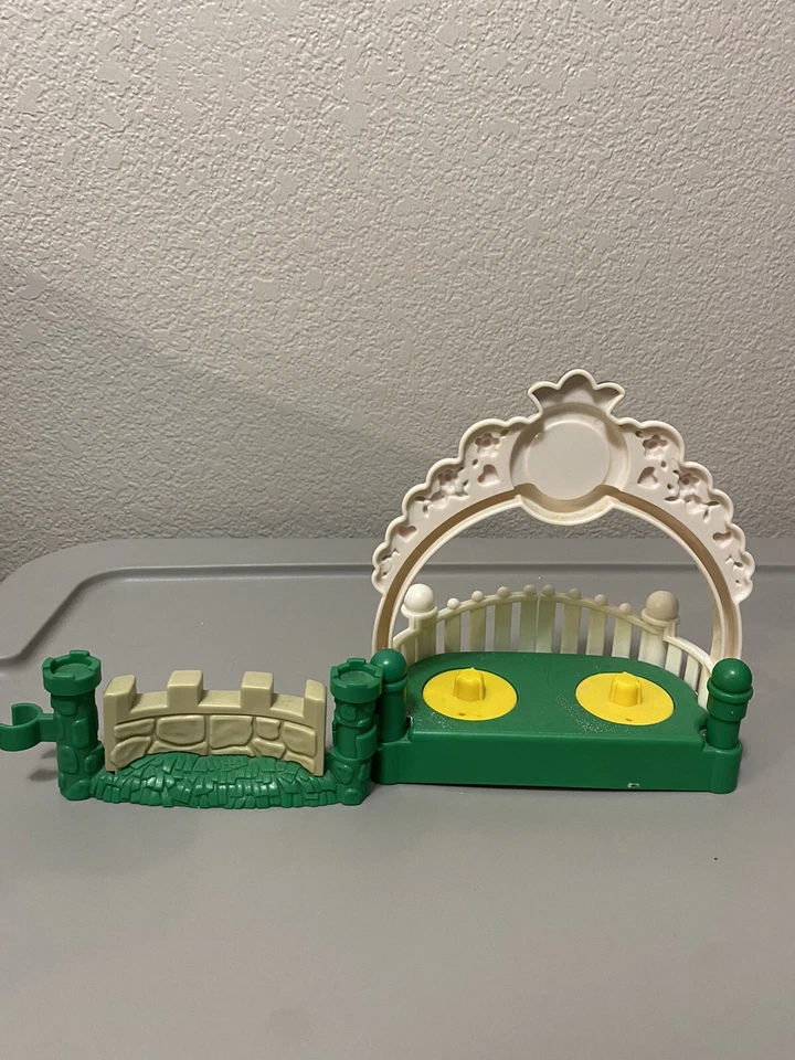 2003 Fisher Price Little People Night at the Ball Arbor - Imagem 2 de 2