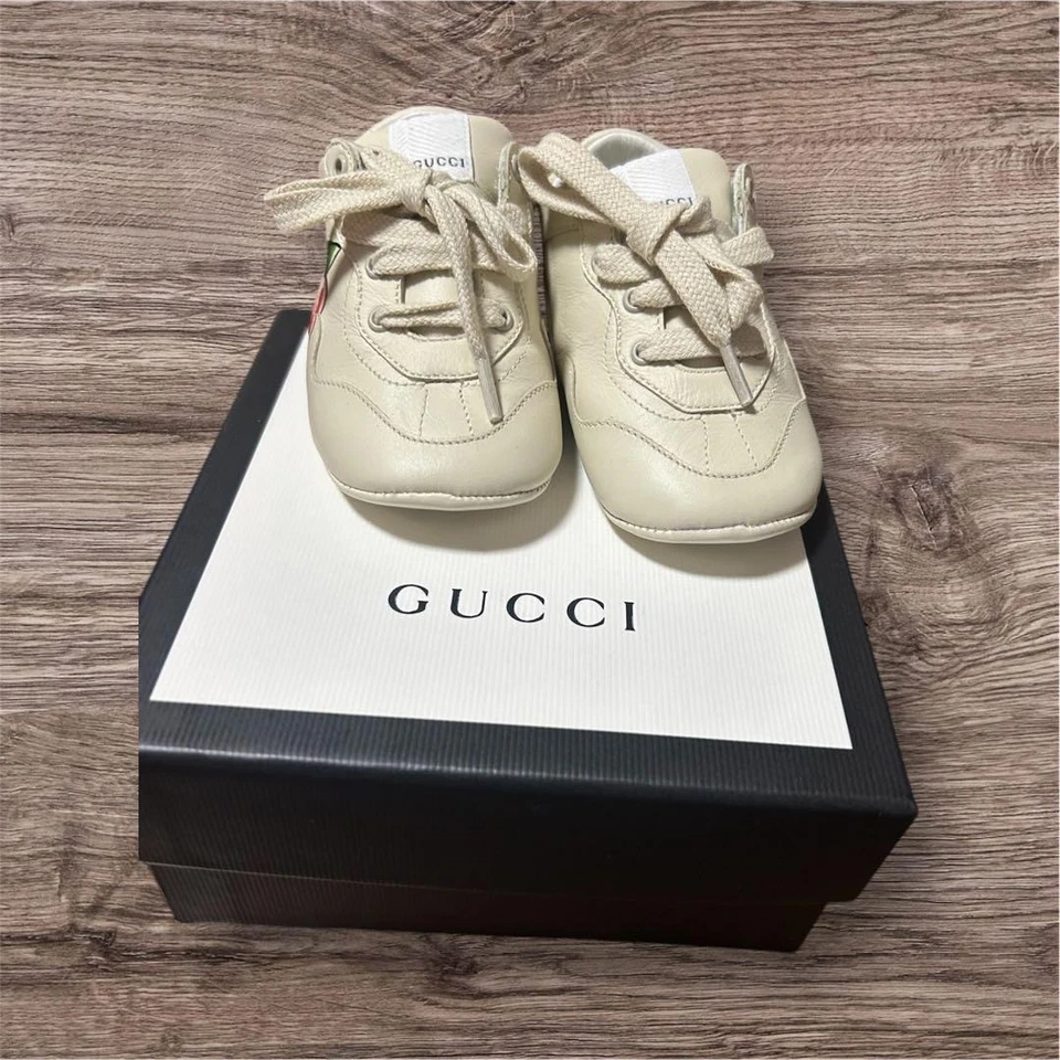 GUCCI Zapatos de Bebé Cuero Beige Logo Apple 22810 Foto 2 de 4