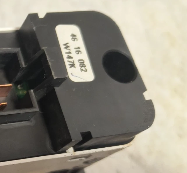 Saab 9-5 Turbo 航空电源窗口开关包 4616082 99 00 01 02 03 04 05 06 07  — 第 2/4 张图片