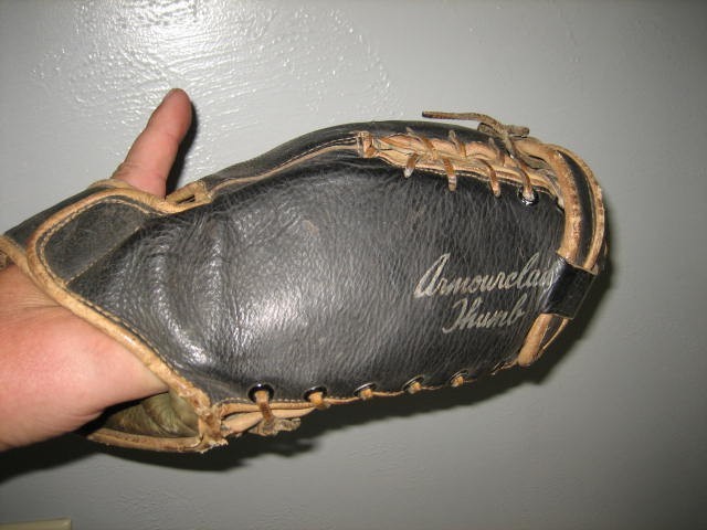 1950S VINTAGE BLACK DIAMOND PROFESSIONAL TRAPPER STYLE 3 FINGER BASEBALL GLOVE 