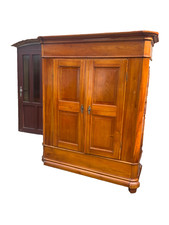 Biedermeier Dielenschrank in Kirschbaum um 1830