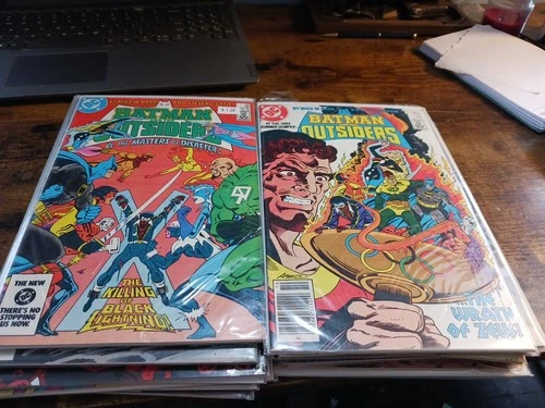 Lot Of 24 VINTAGE DC Comic Books.  Batman And The Outsiders. Omega Man+