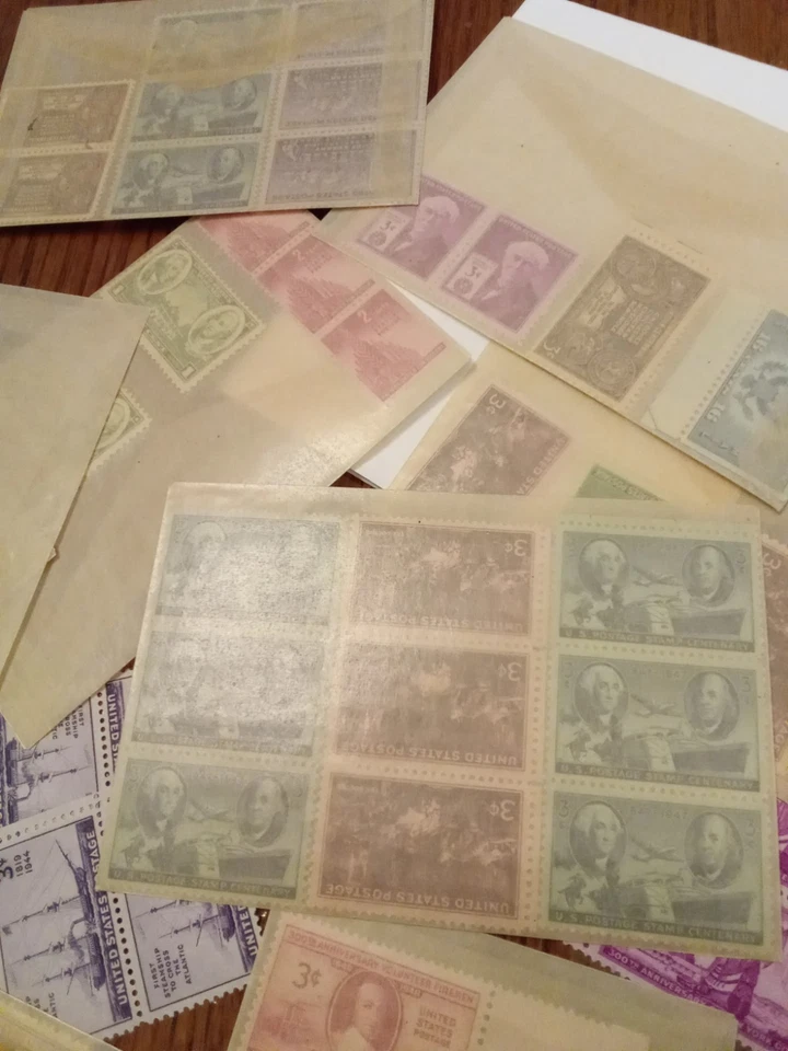 1953 3 cent U.S. stamps Unhinged, wax envelopes. 165 stamps - Image 3 of 4