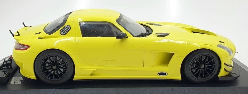 Minichamps 1/18 Scale 151 113104 - Mercedes-Benz SLS AMG GT3 Street 2011 Yellow - Bild 4 von 4