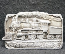 WK23124 VINTAGE 1986  TRAIN ENGINE  RAILROAD ARTWORK MENS PEWTER BELT BUCKLE