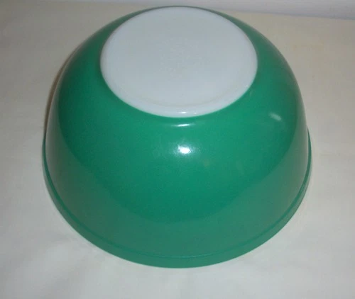 Pyrex Primary Green Mixing Bowl #403 2 1/2 Quart Nesting Vintage 2.5 Ovenware