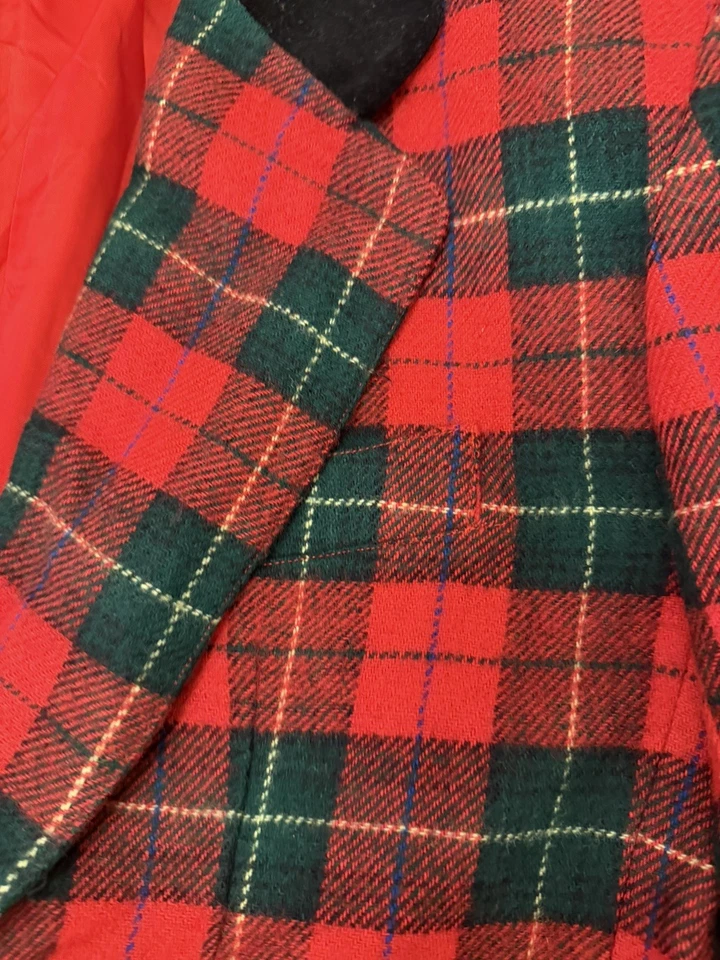 Vintage Cambridge Blazer Womens Size 8R Red Plaid Black Velvet Collar - Image 3 of 4