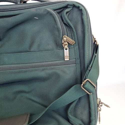 TUMI Grün Nylon Bekleidungstasche Tragetasche Schultergurt Schloss und Schlüssel - Bild 4 von 12