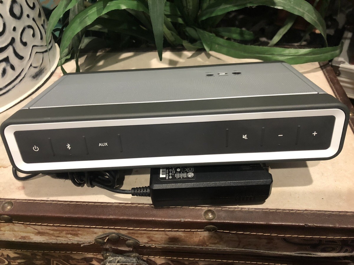 Bose Soundlink III Bluetooth Speaker - Silver -w Bose Adapter Bose